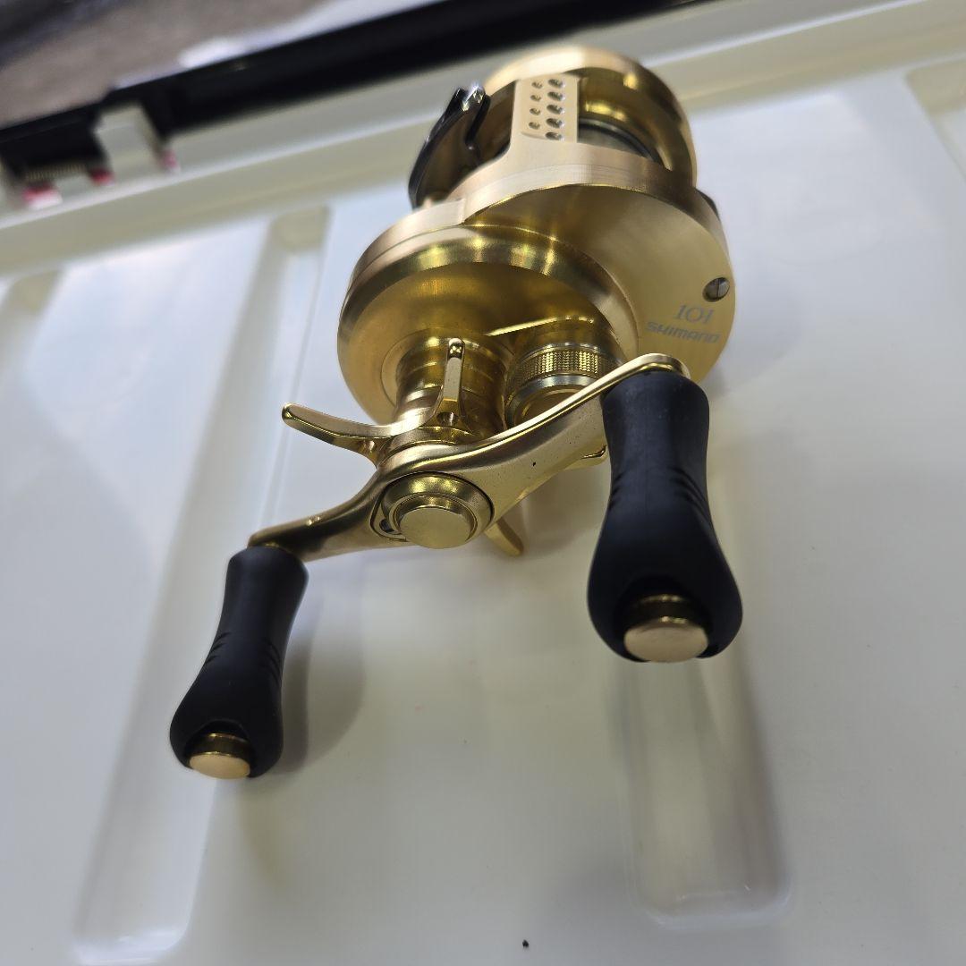 CALCUTTA CONQUEST ベイトリール ゴールド