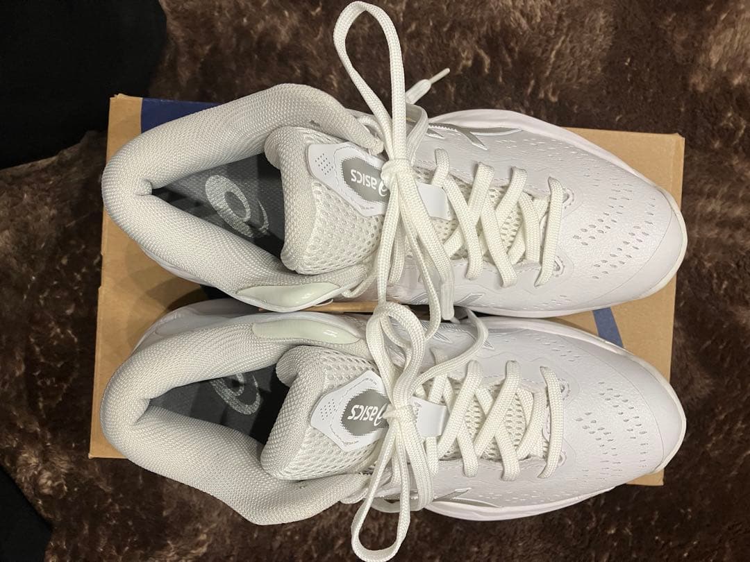 新品値札付きasics バッシュ GELHOOPV16白 25センチ