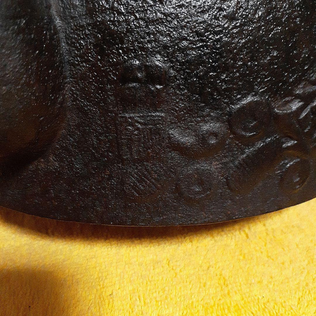 263 大振り　鉄瓶　宝尽くし文様　木瓜弦