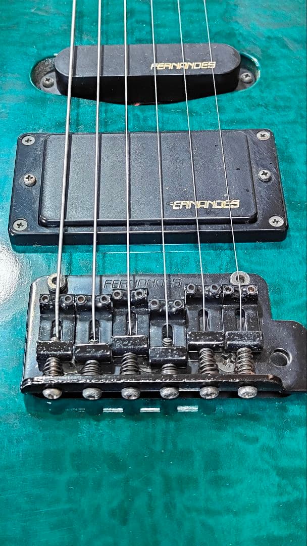 FERNANDES エレキギター グリーン綺麗なグリーン系の色です