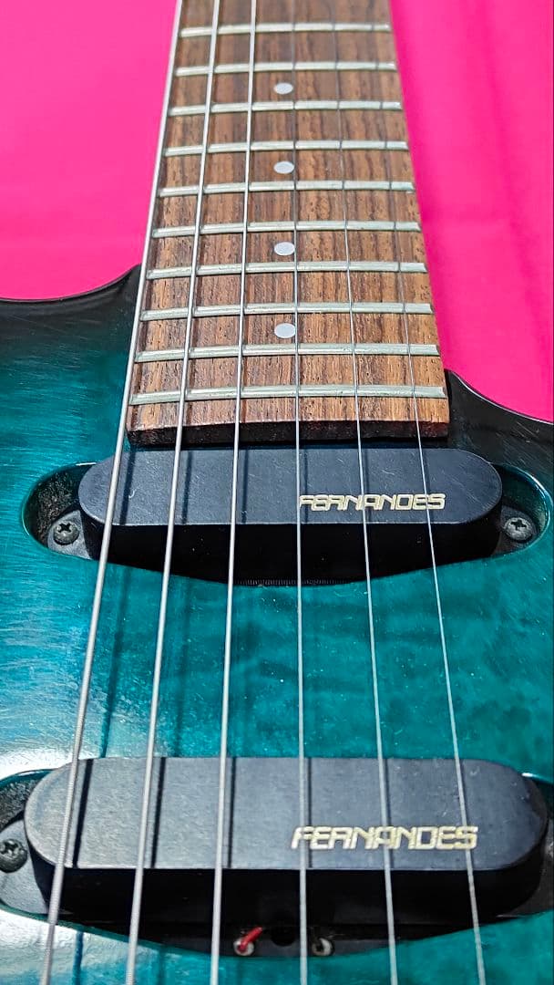 FERNANDES エレキギター グリーン綺麗なグリーン系の色です