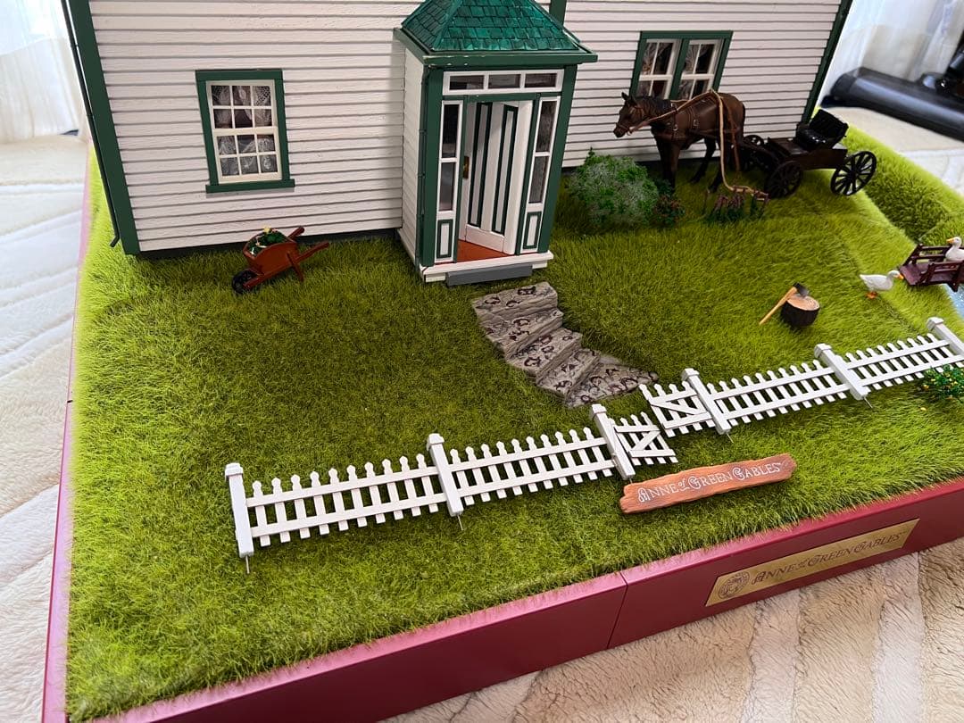 ①赤毛のアンの家　ドールハウス　完成品（家）