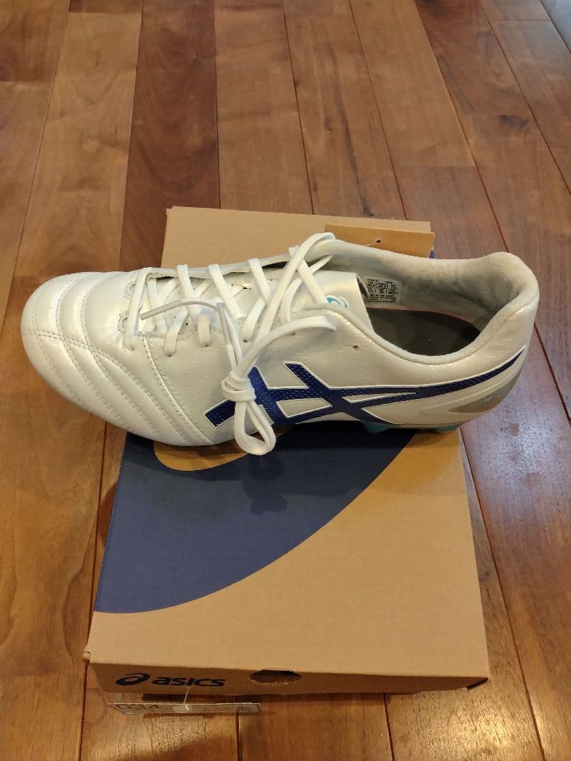 asics サッカーシューズ ホワイト/ブルー