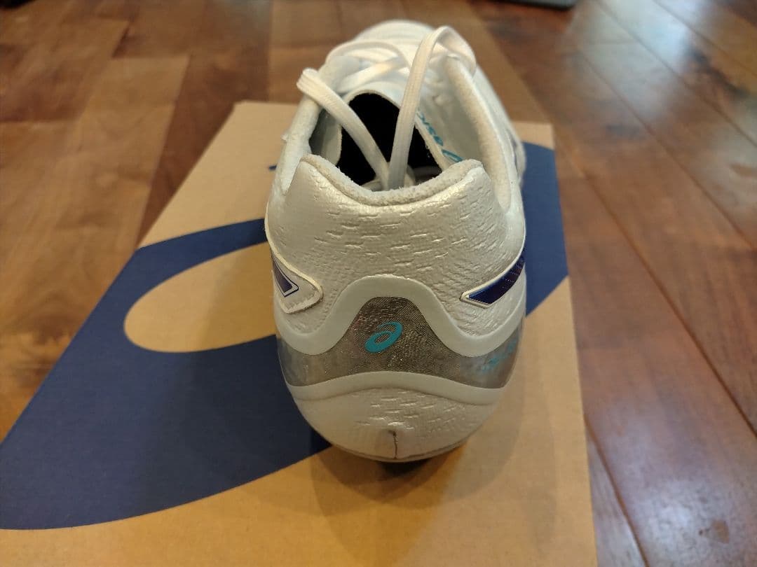 asics サッカーシューズ ホワイト/ブルー