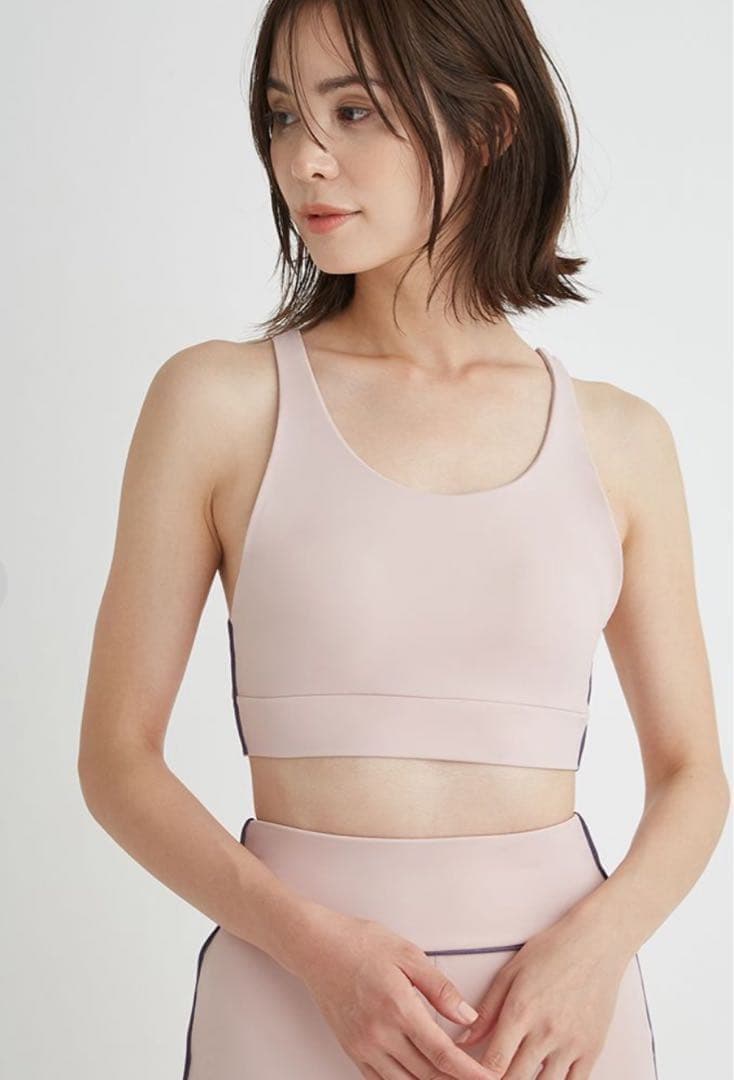 emmi スポーツブラとレギンスセット ピンク