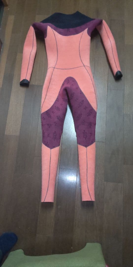 MAXIMセミドライフルスーツ ブラック/レッド