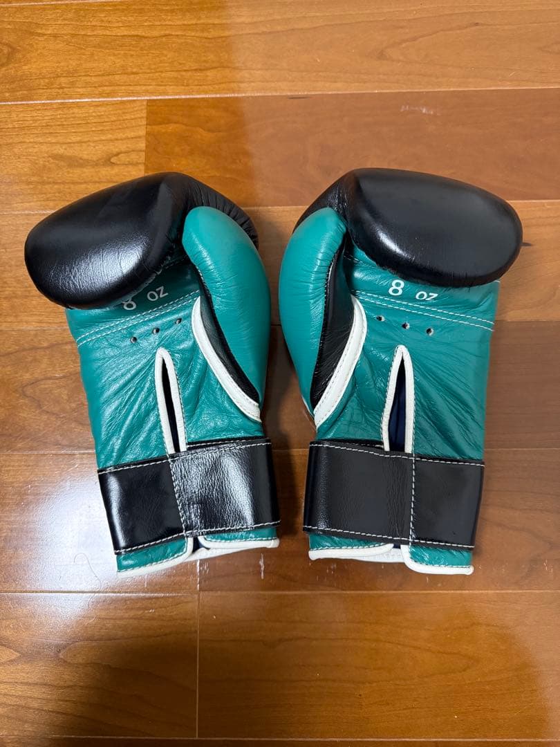 Winning ボクシンググローブ 8 oz 黒/緑