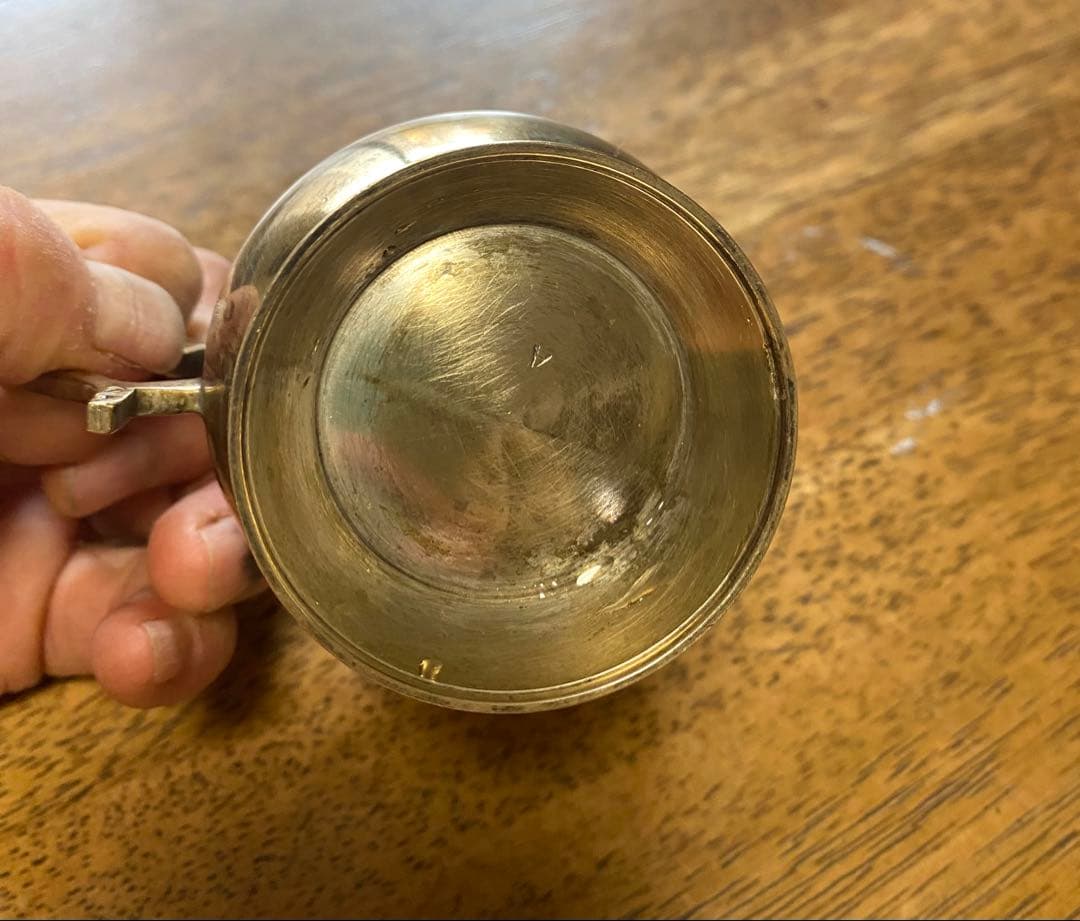 真鍮製花模様カップ英国製相当古い物品です