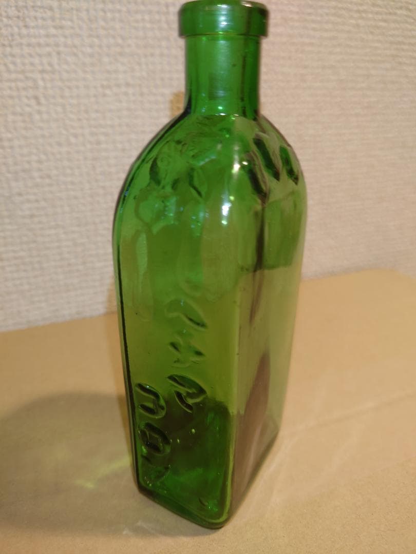 戦前　昭和　レトロ　ヘチマコロン　化粧瓶　エンボス加工