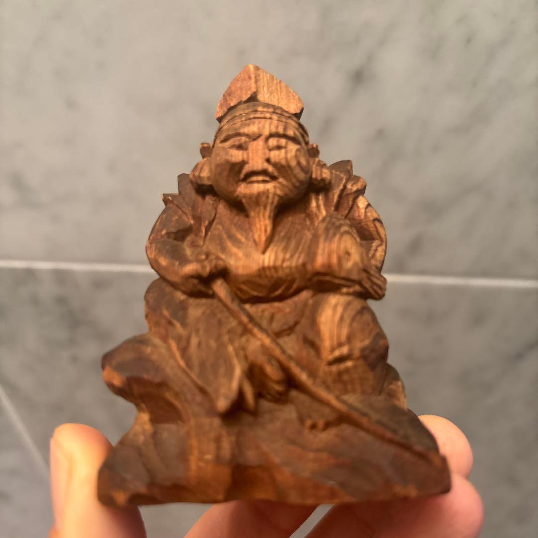 アンティーク明治時代　平和的なお顔で雰囲気のある恵比寿様の一刀彫の彫刻オブジェ
