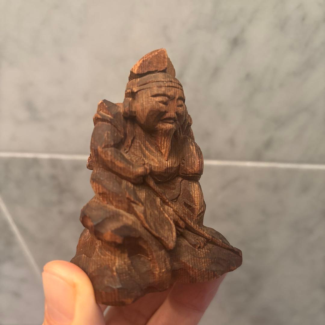 アンティーク明治時代　平和的なお顔で雰囲気のある恵比寿様の一刀彫の彫刻オブジェ