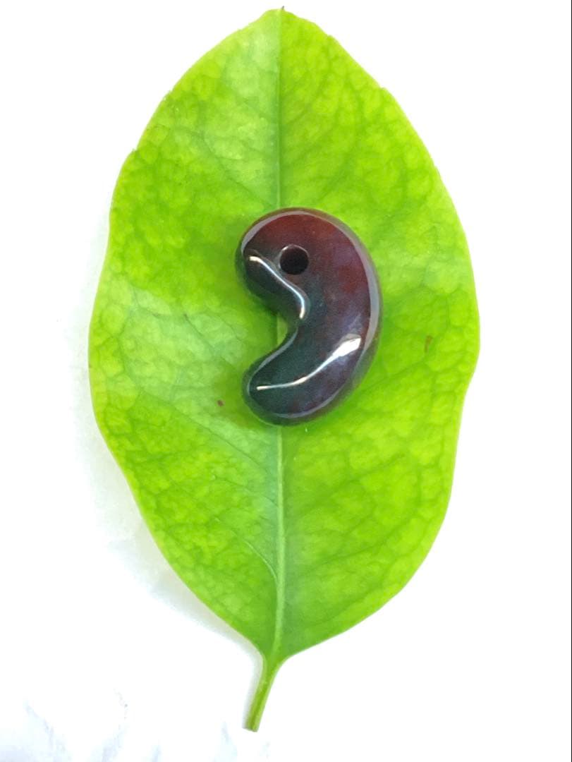 50年前の伊勢青石 コレクション　赤茶【ヘマタイト】　レア勾玉鑑別書無しの安価‼️