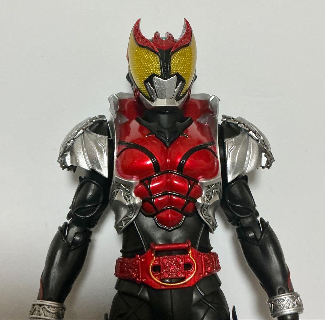 【中古】S.H.Figuarts 真骨彫製法 仮面ライダーキバ キバフォーム