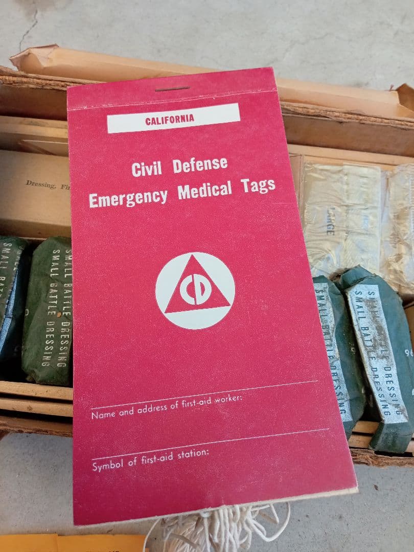 カリフォルニア州　救急キット　1940年代　第二次世界大戦　米軍