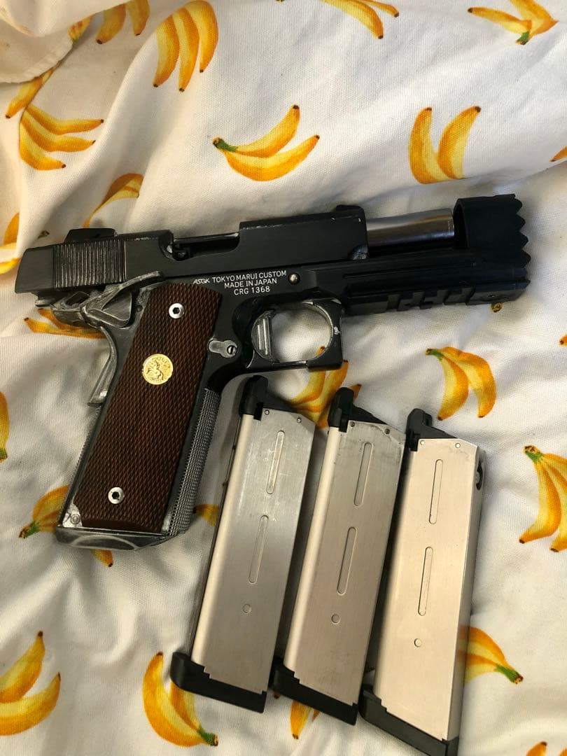 東京マルイ製ガスブローバックハンドガン　ストライクウォーリア　中古　スペアマグ付