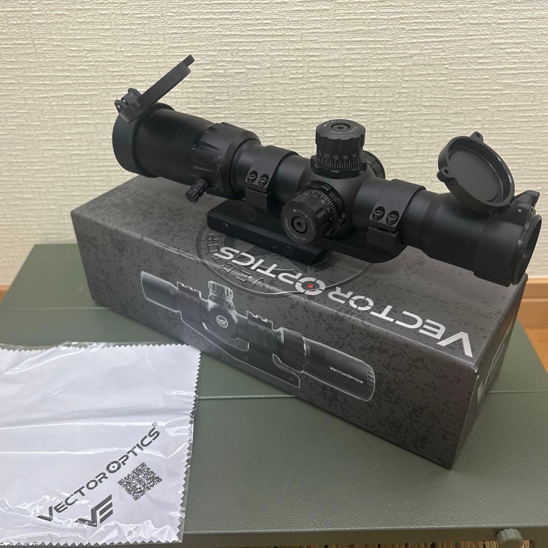 ベクターオプティクス　マスタング　1-4×30 中古美品