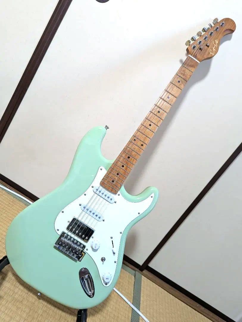 エリス‼️ネスティア‼️ストラトSSHタイプ エレキギター ‼️グリーン色‼️