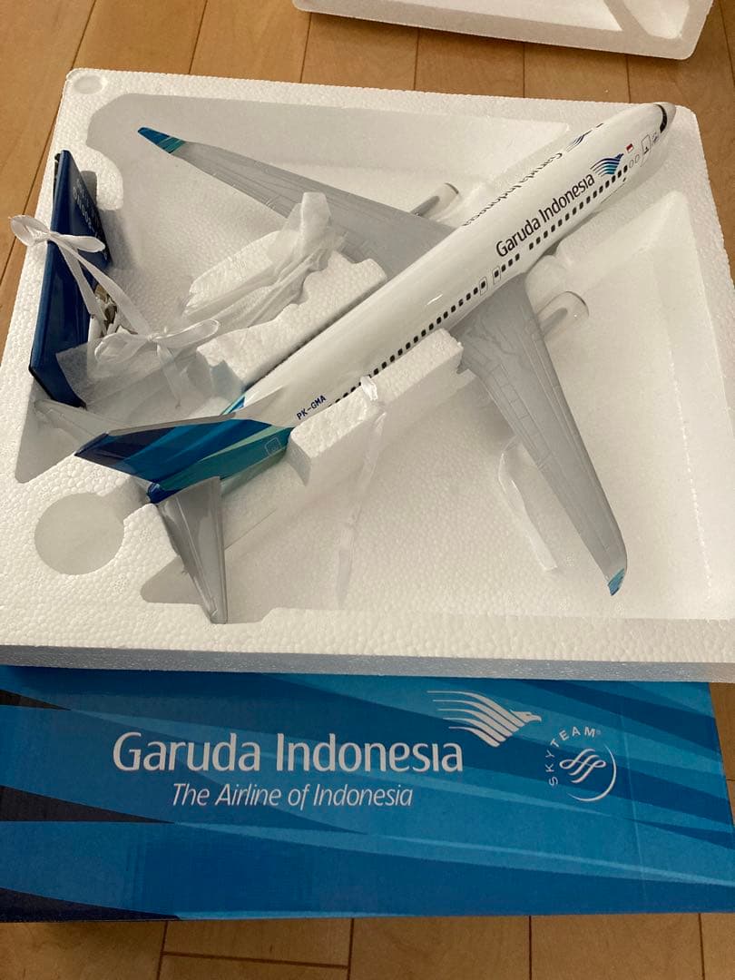 ガルーダ　インドネシア 航空機モデル 1/100スケール B737-800NG