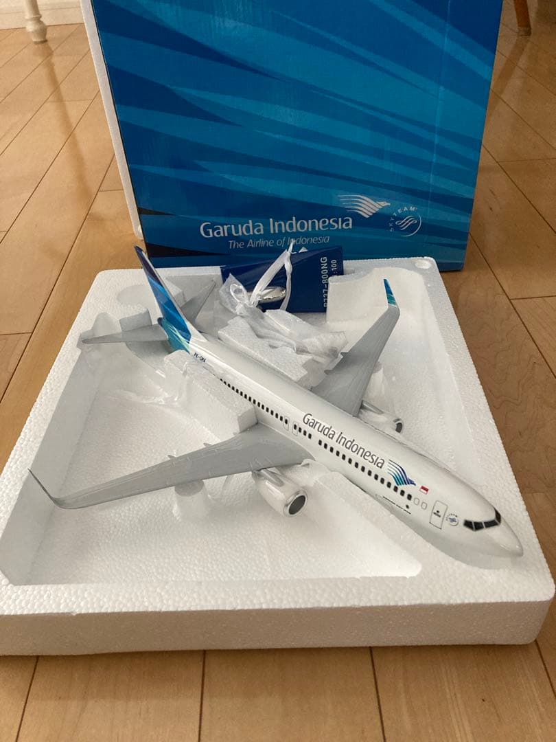 ガルーダ　インドネシア 航空機モデル 1/100スケール B737-800NG