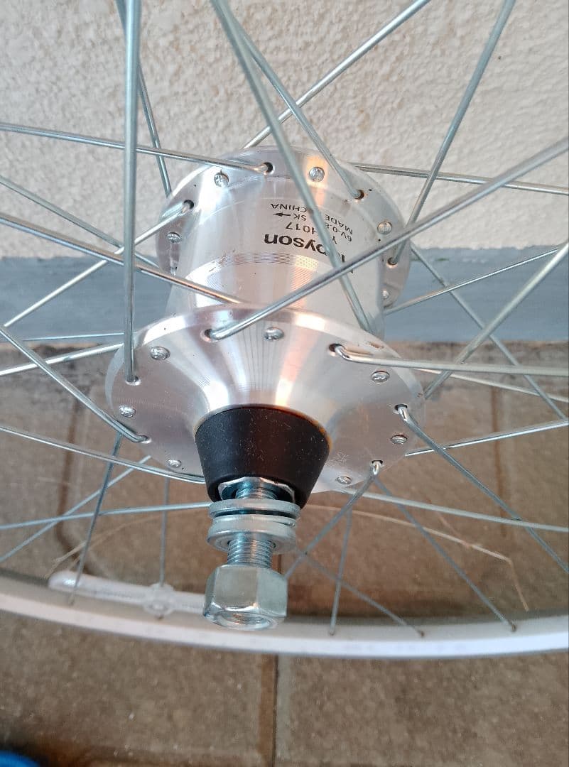 【送料込み】７００Cハブダイナモホイール前後　LEDライト付　英バルブ　７速