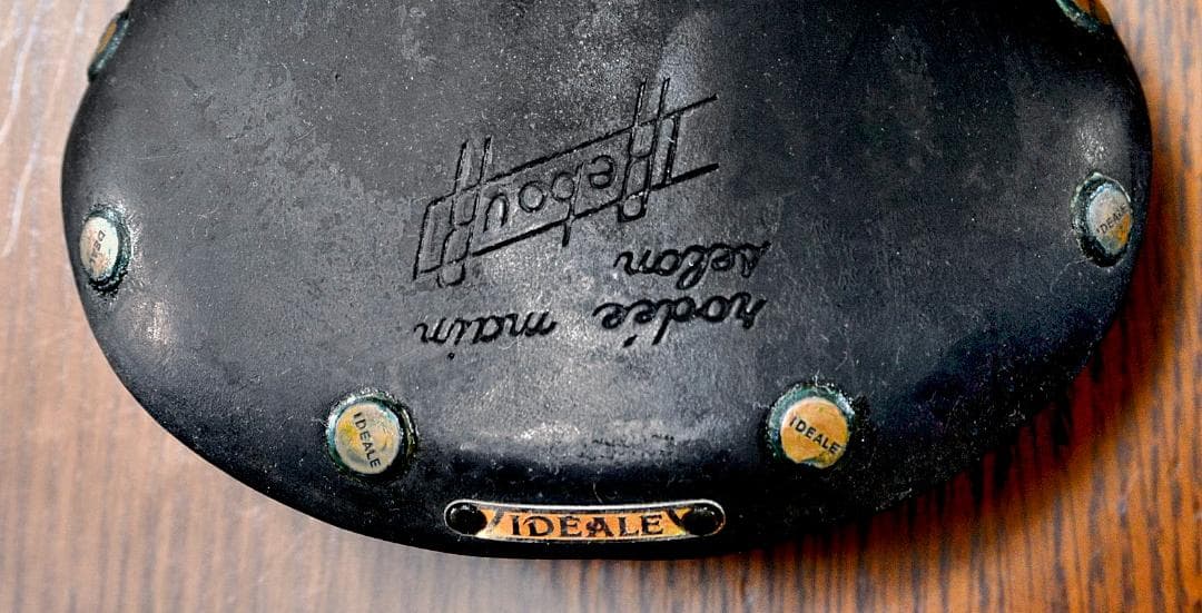 ★IDEALE 90　　【未使用品】　アルミ製支持台　コレクター用など　♪