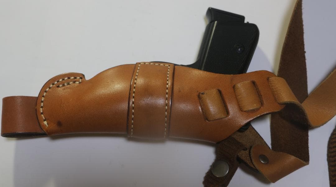 貴重　自動拳銃用（ワルサーＰＰＫ・モーゼルHSC等）革製ショルダーホルスター