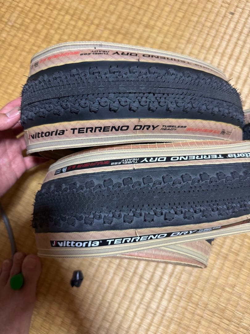 Vittoria Terreno Dry 700×38c チューブレス　新車外し