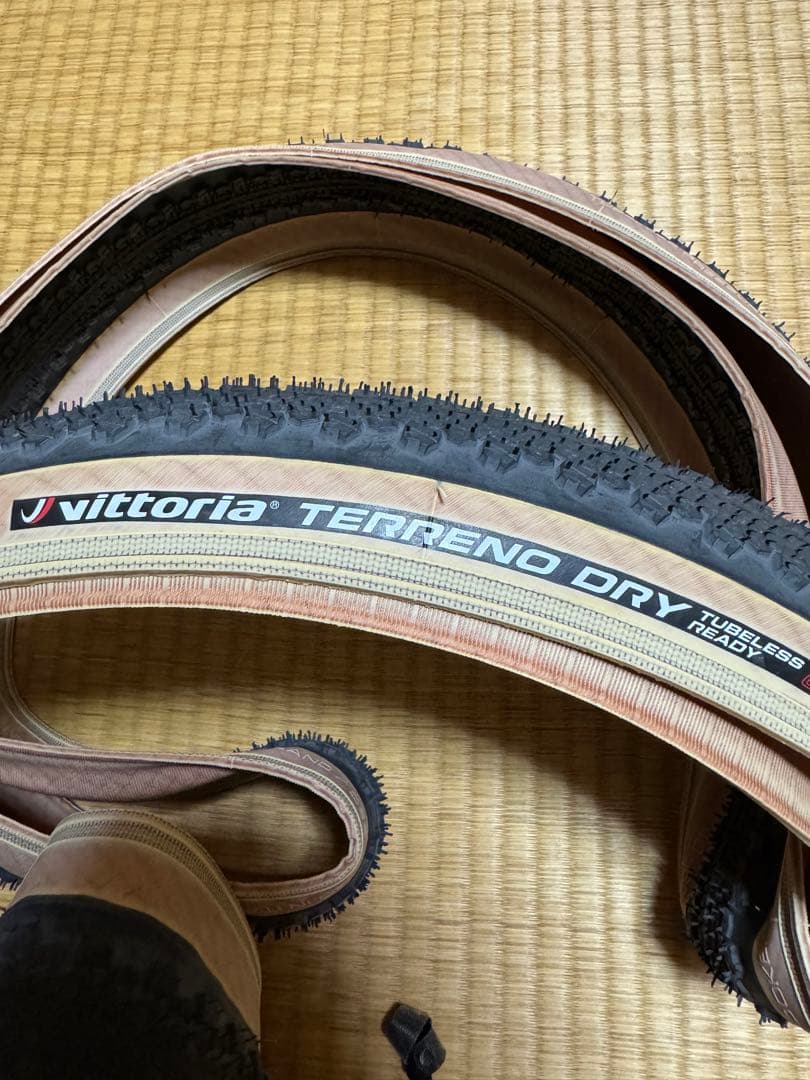 Vittoria Terreno Dry 700×38c チューブレス　新車外し