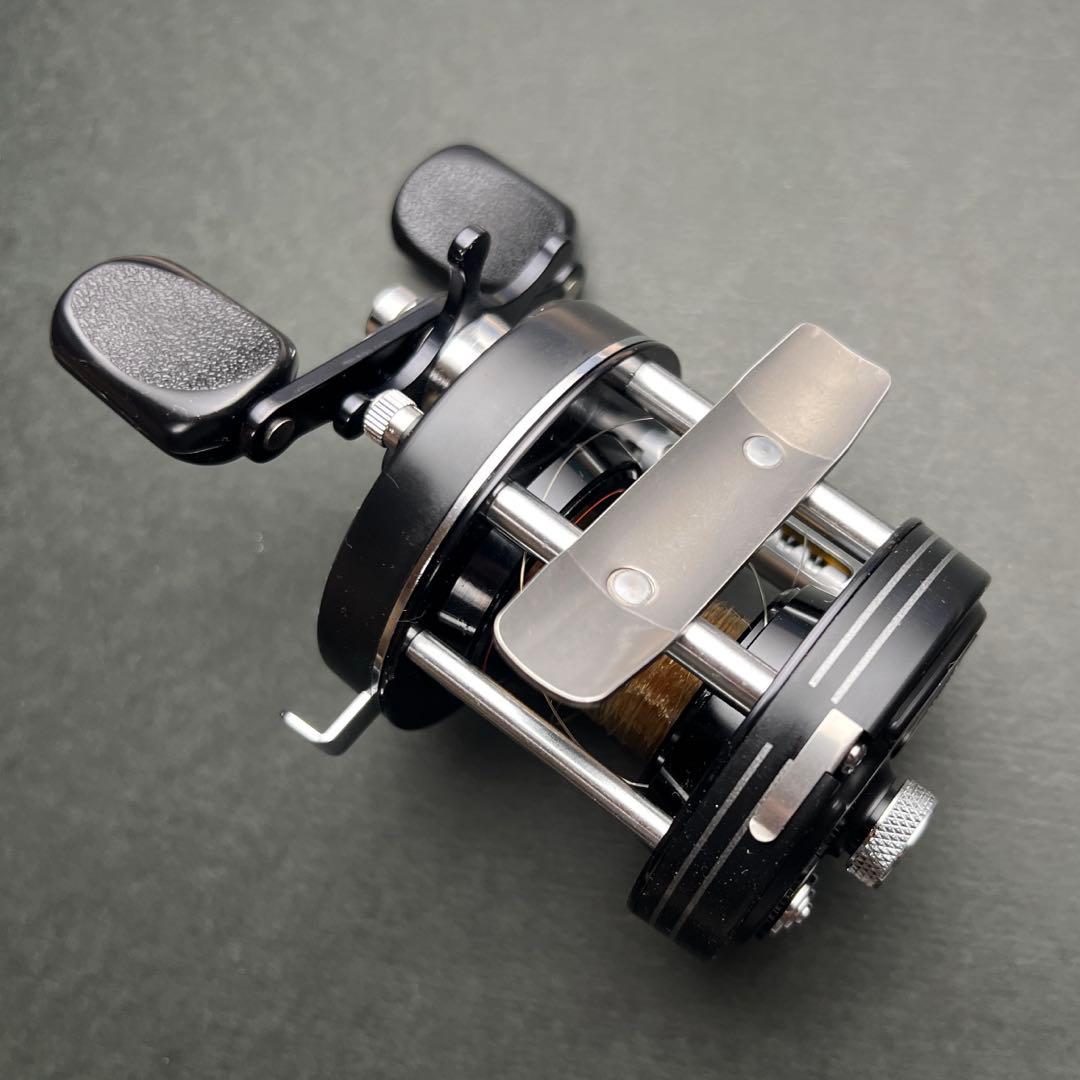 ほぼ未使用DAIWAミリオネアGS-3000Cベイトリールオールドダイワ極美品