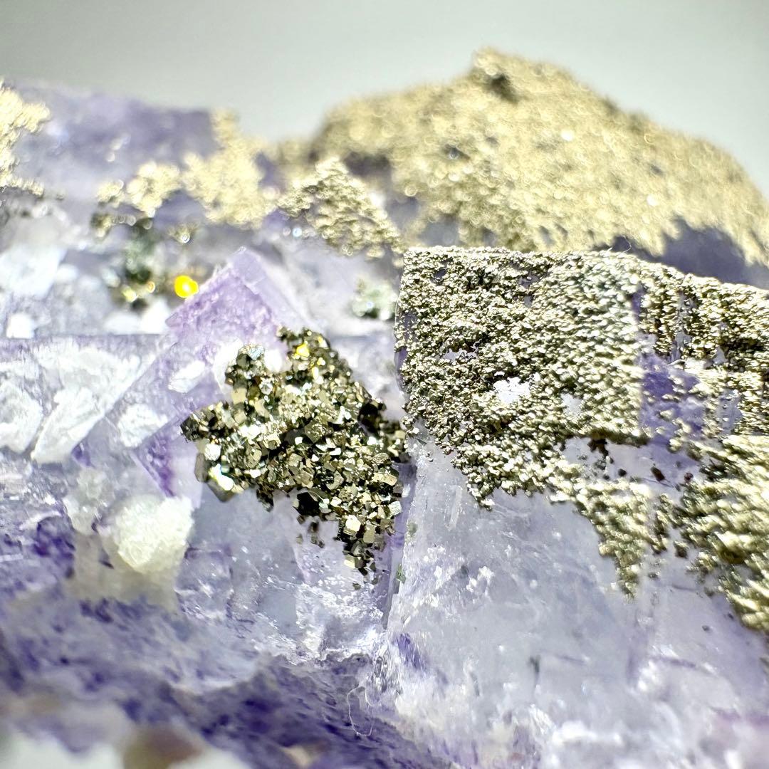 566 中国　ヤオガンシャン産　フローライト&パイライト