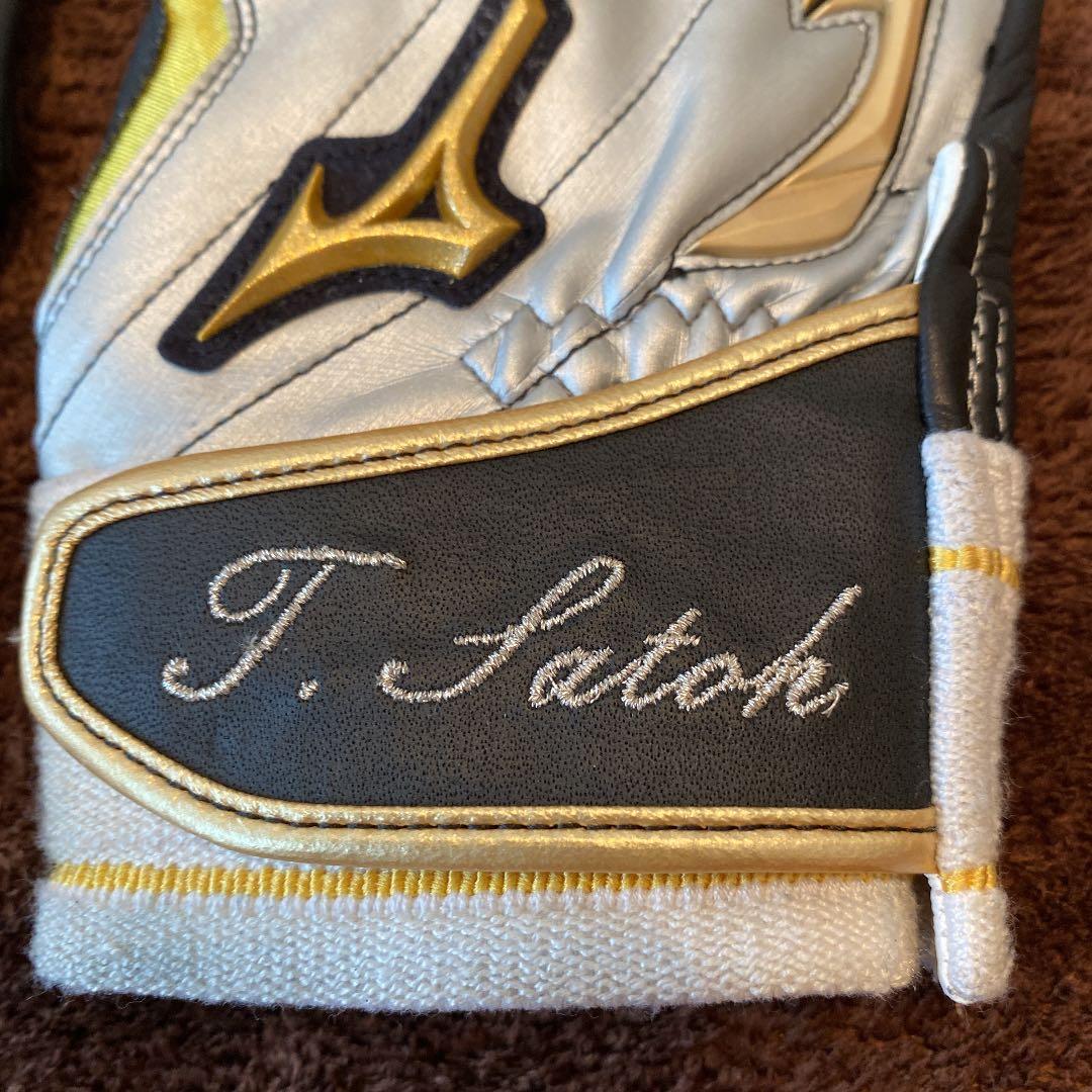 佐藤　都志也　選手　実使用バッティンググローブ