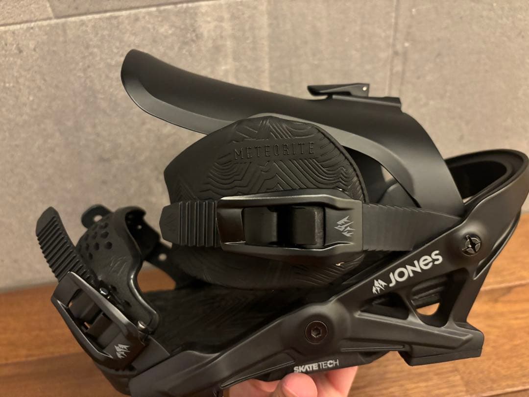 JONES スノーボードビンディング メテオライト