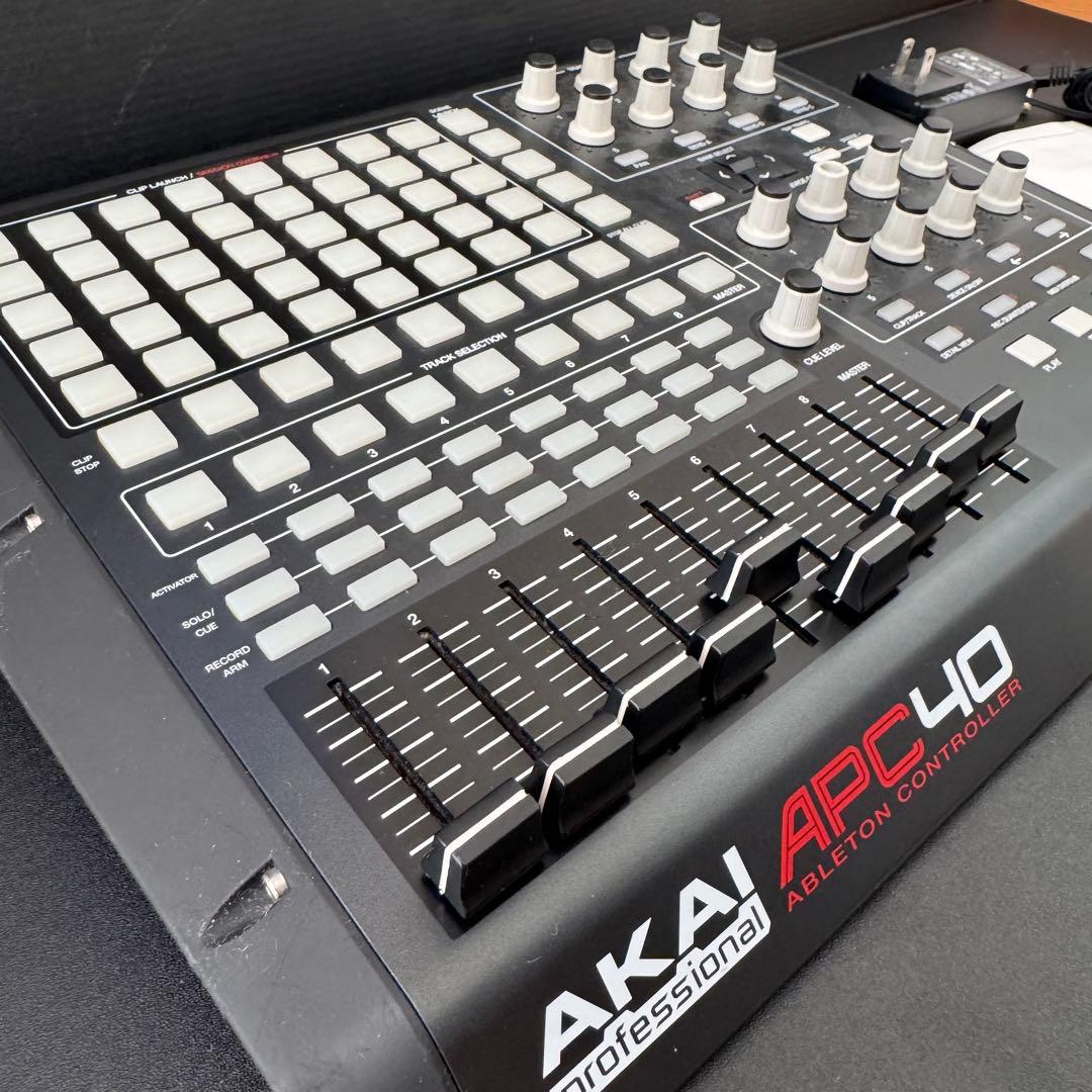 APC40 - AKAI Professional コントローラー