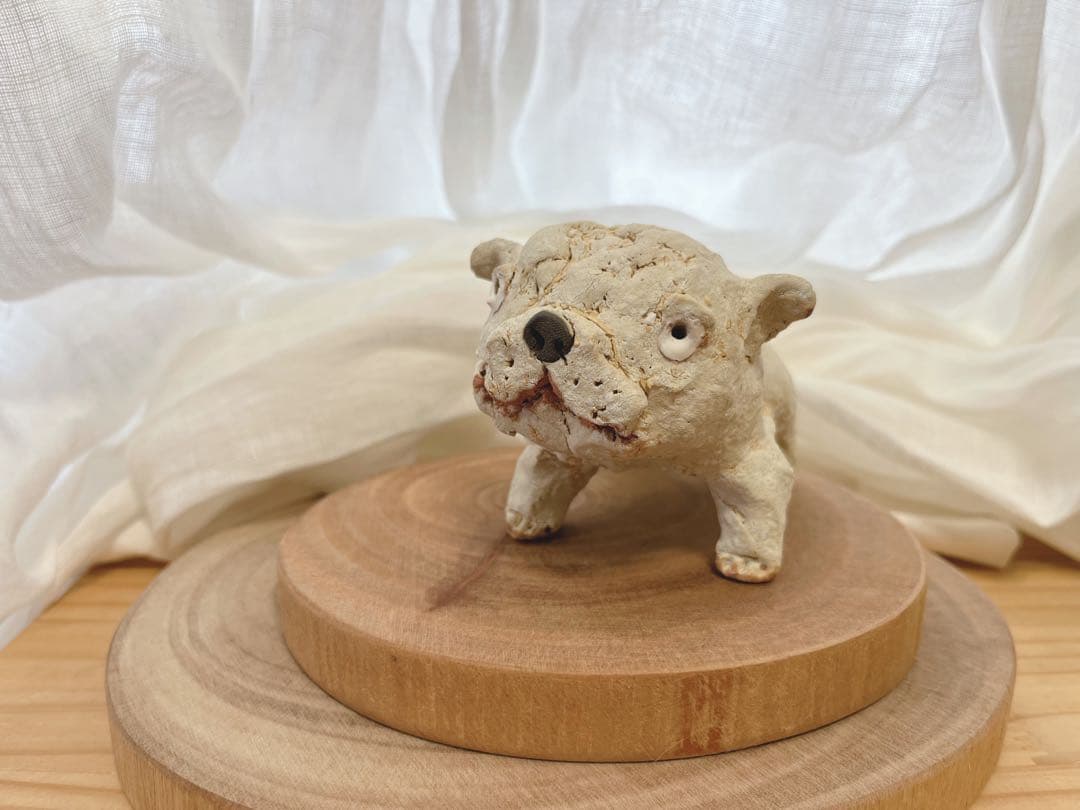 前川幸市　犬　ブルドッグ　置物　陶芸　作家　垂れ耳　白い犬