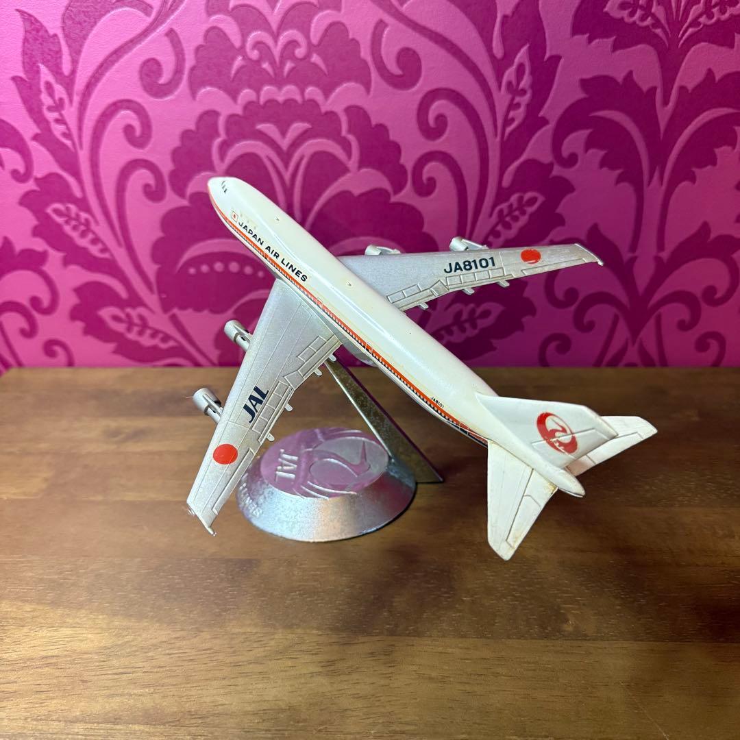 JA8101 JAL 日本航空　飛行機模型　メタル台座付　プルバックおまけ付き