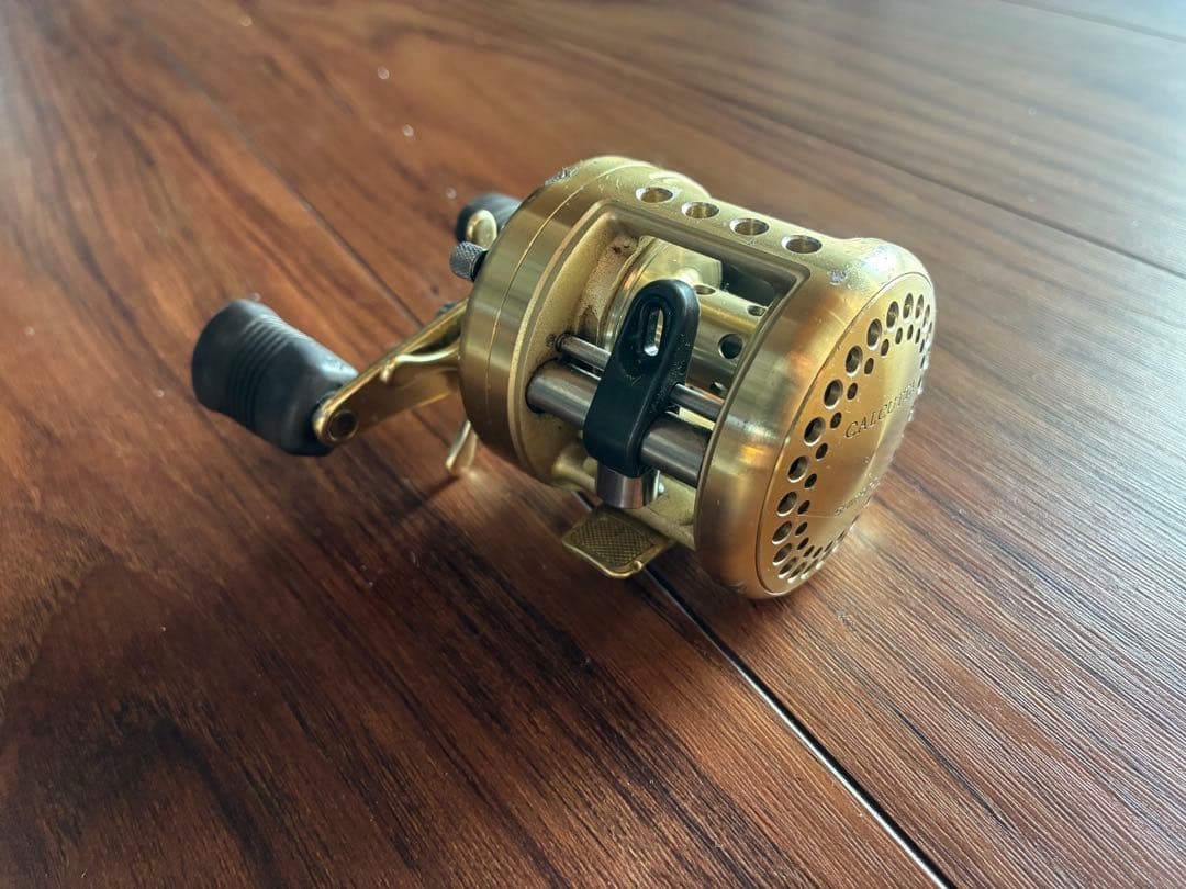カルカッタ　100XT シマノ　Shimano CALCUTTA ベイトリール