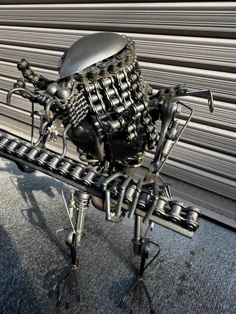 メタルアート　プレデターモチーフ　廃材アート