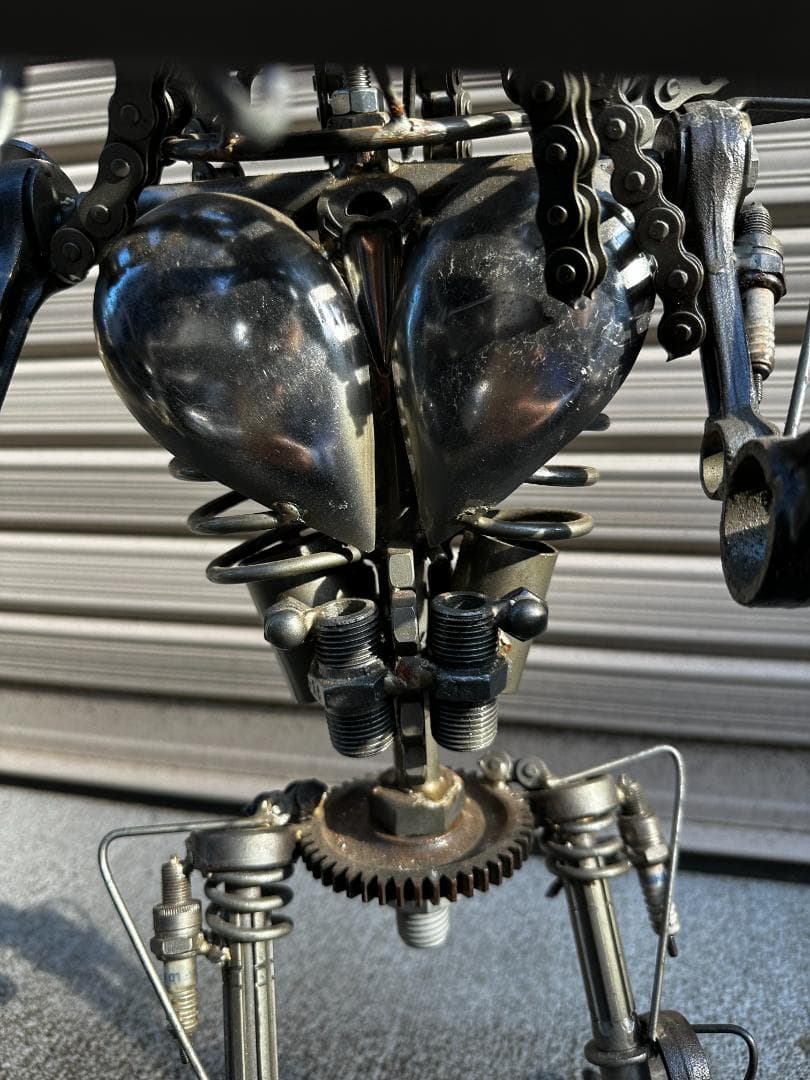 メタルアート　プレデターモチーフ　廃材アート