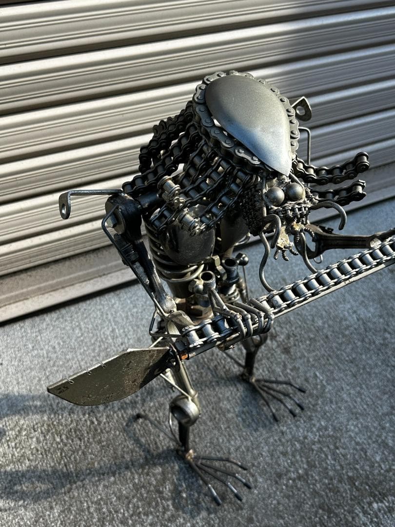 メタルアート　プレデターモチーフ　廃材アート