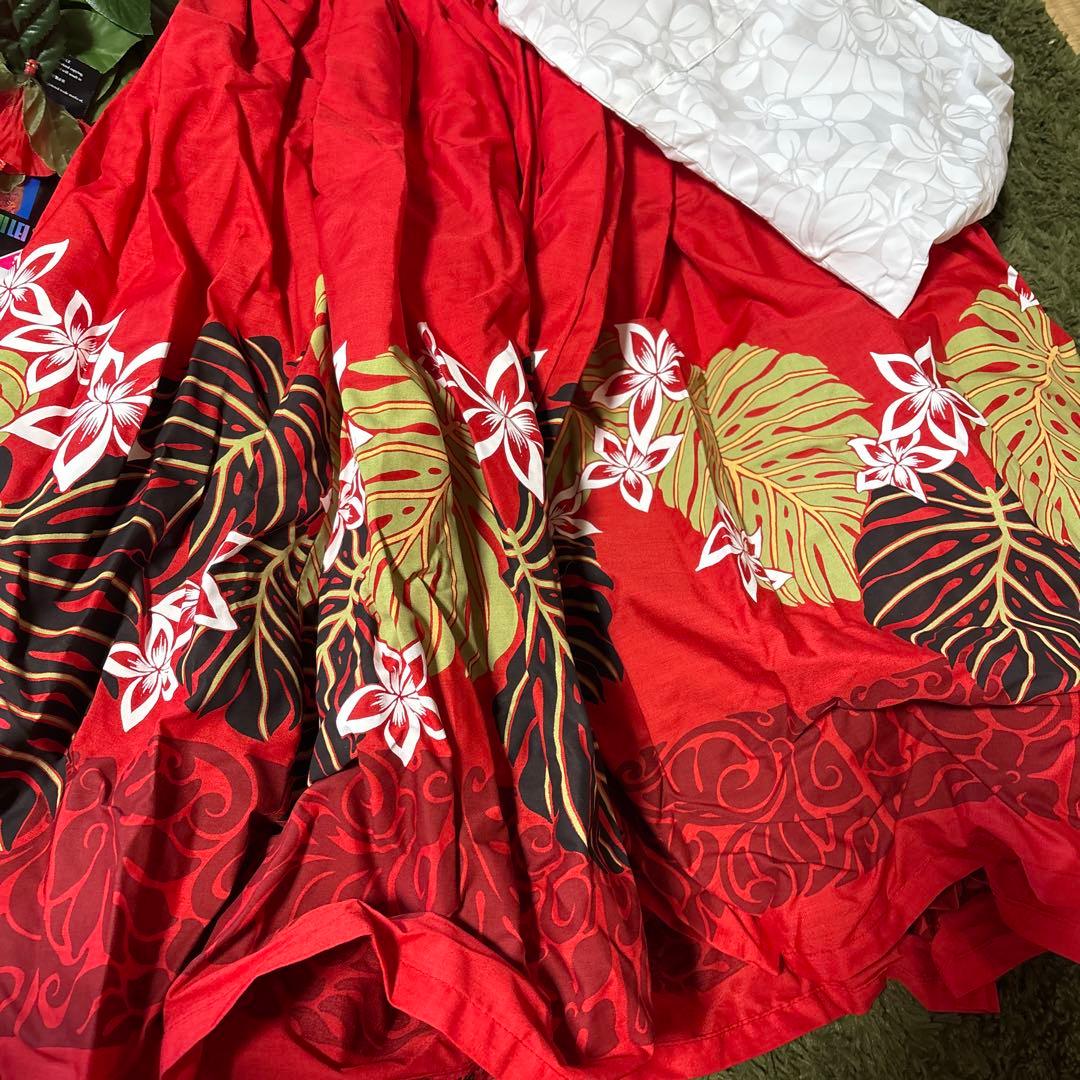 フラダンス用赤いスカートとレイ、ネックレスセット　写真のもの全てセットです