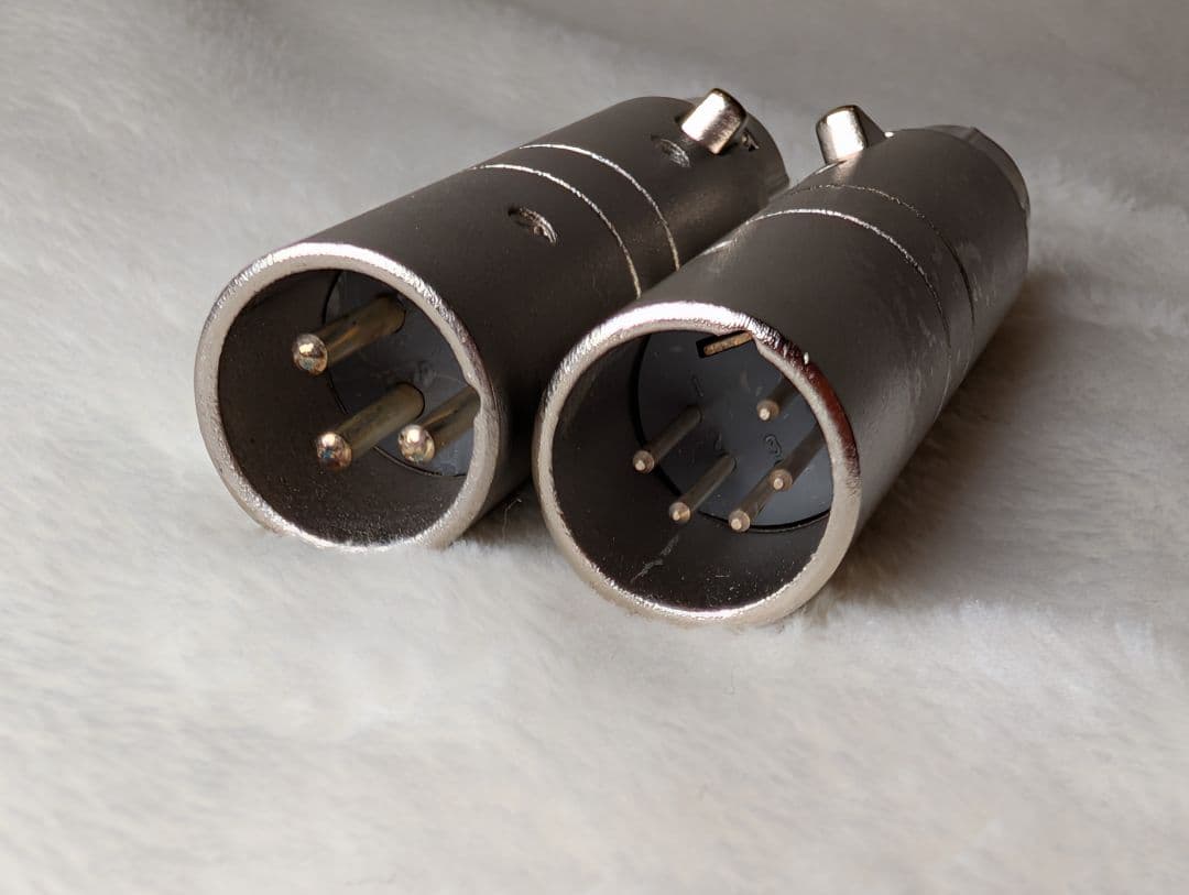 ①American DJ PAR Z100 3K スポットライト