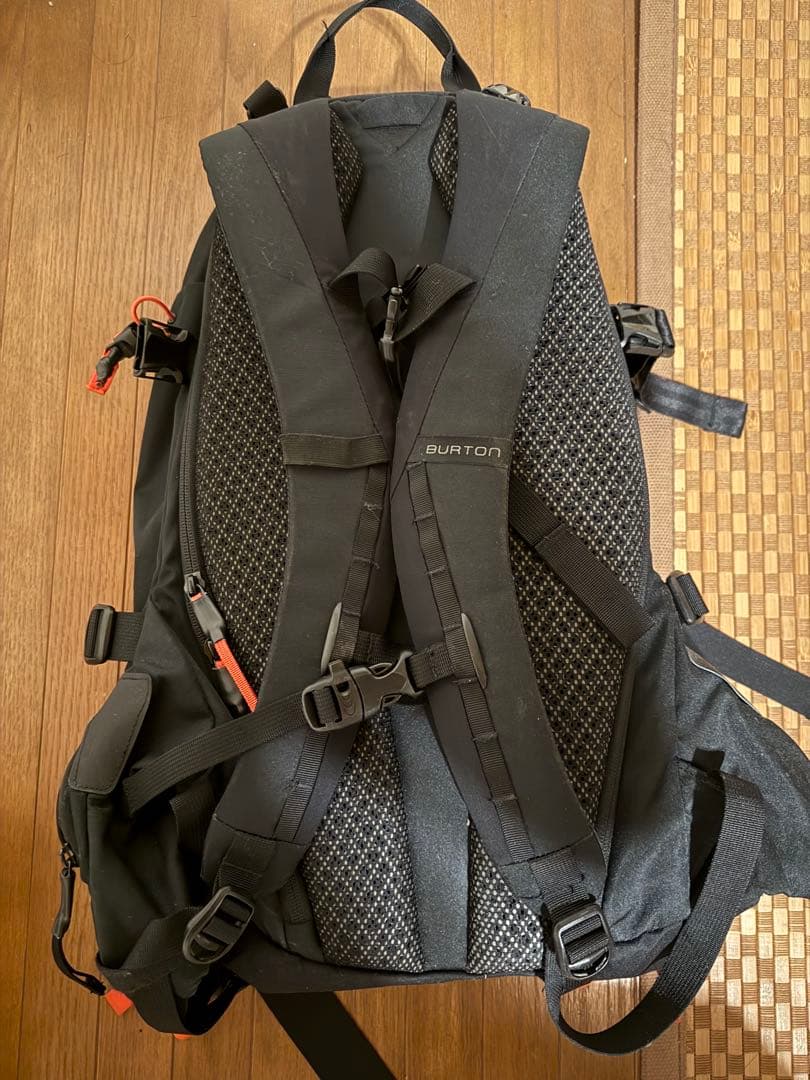 経年劣化無しBurton AK バックパック バックカントリー28L中の画像付き