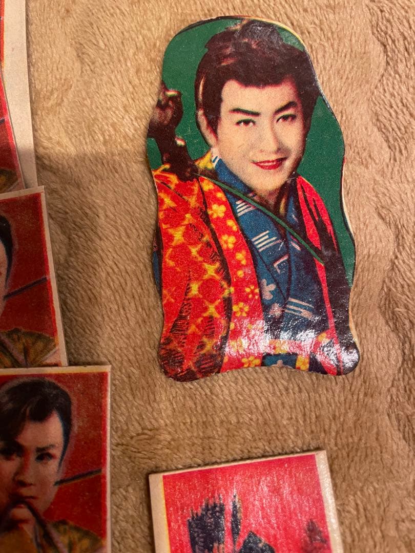 アンティーク、メンコセット カラフルキャラクターイラスト入り（全64枚）