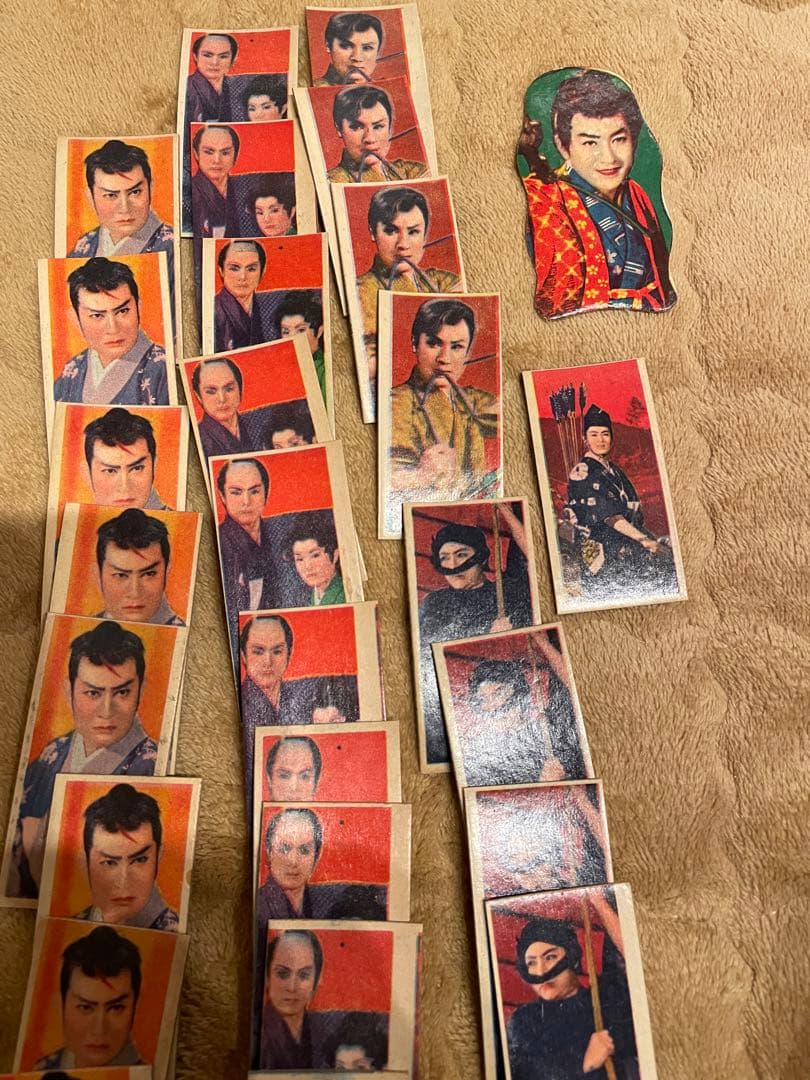 アンティーク、メンコセット カラフルキャラクターイラスト入り（全64枚）