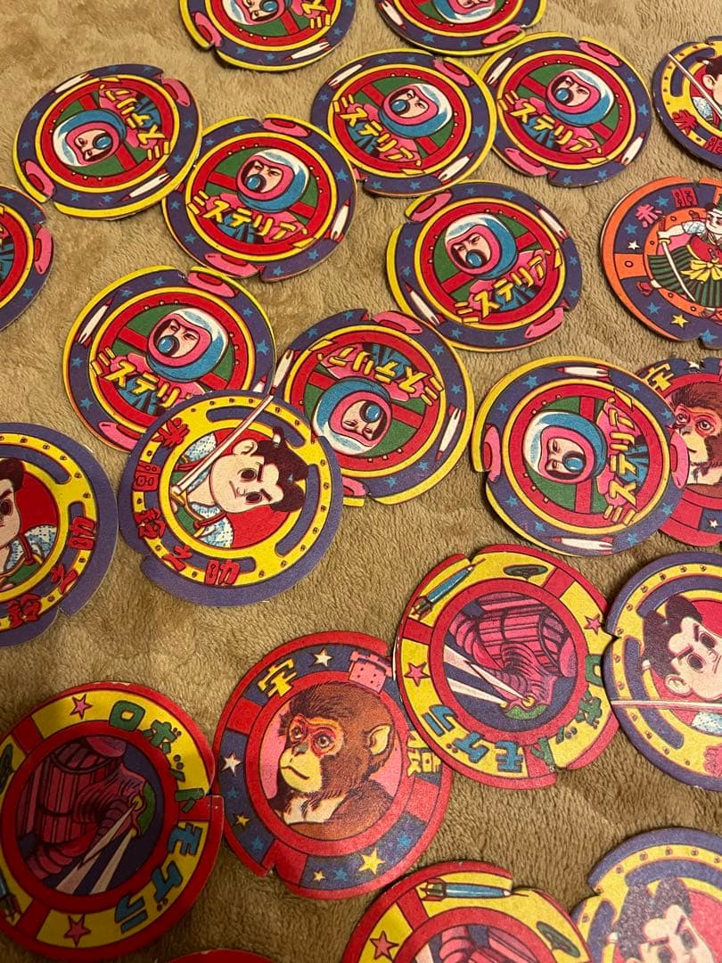 アンティーク、メンコセット カラフルキャラクターイラスト入り（全64枚）