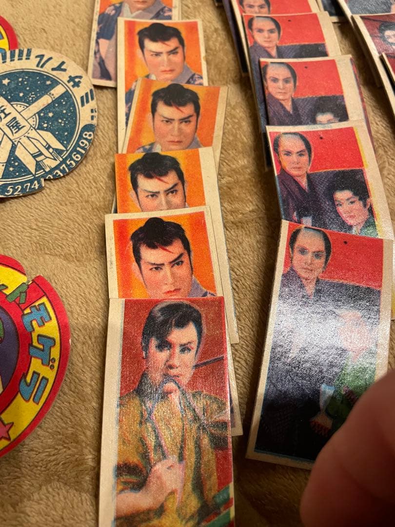 アンティーク、メンコセット カラフルキャラクターイラスト入り（全64枚）