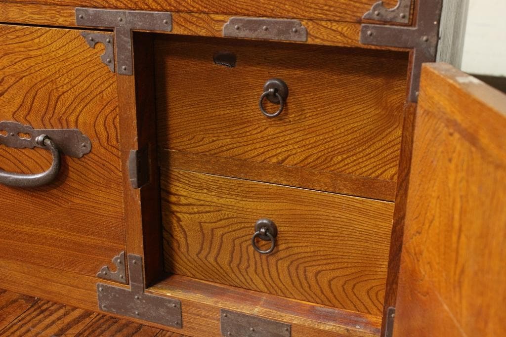 欅共縁！蝶覆輪！時代箪笥・四杯！和家具サイドボード古家具和モダンローチェスト古布