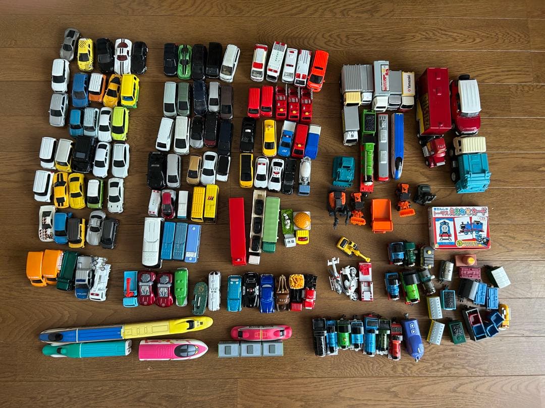 トミカ ミニカー とその他いろいろ、まとめ売り約100台セット