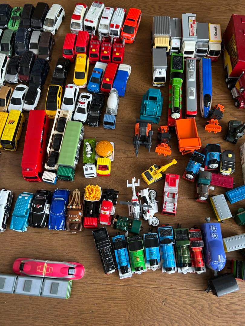トミカ ミニカー とその他いろいろ、まとめ売り約100台セット