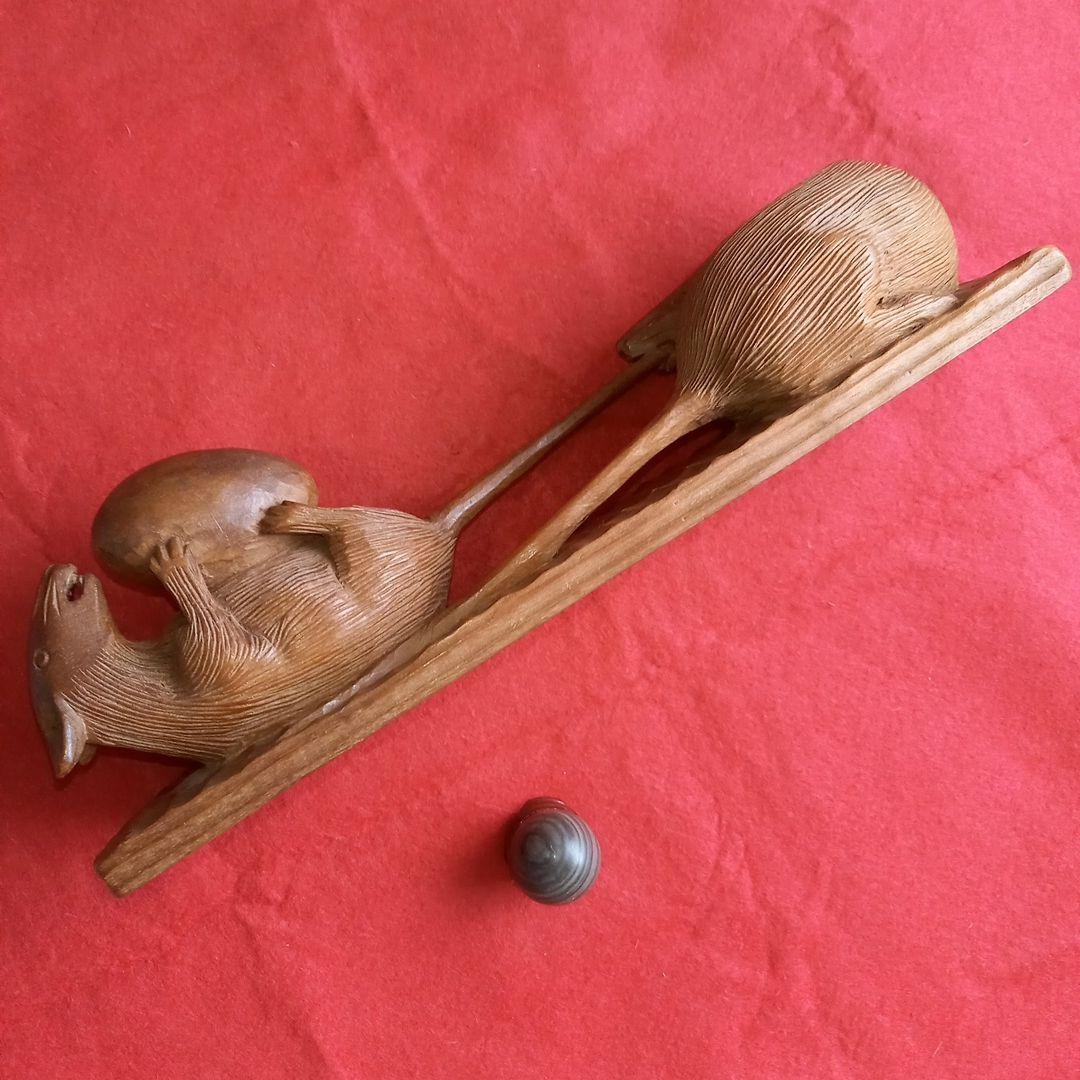 鼠　ネズミ　ねずみ　木彫り　骨董　オブジェ　天然木　古民藝　彫刻　一刀彫